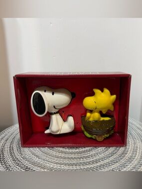 Peanuts Snoopy and Woodstock in his Nest Salt and Pepper Shakers NWT